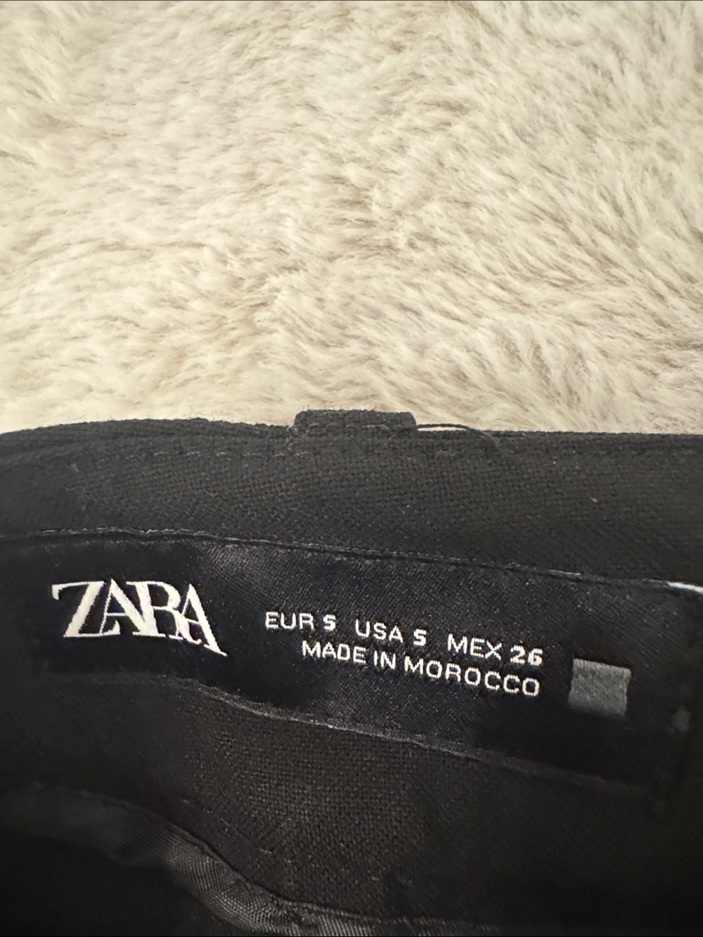 Zara Black High-Waist Tailored Shorts - Picture 2 of 4